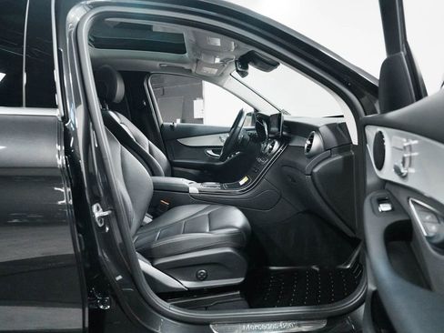 Used 2022 Mercedes-Benz GLC 300 4MATIC image 32
