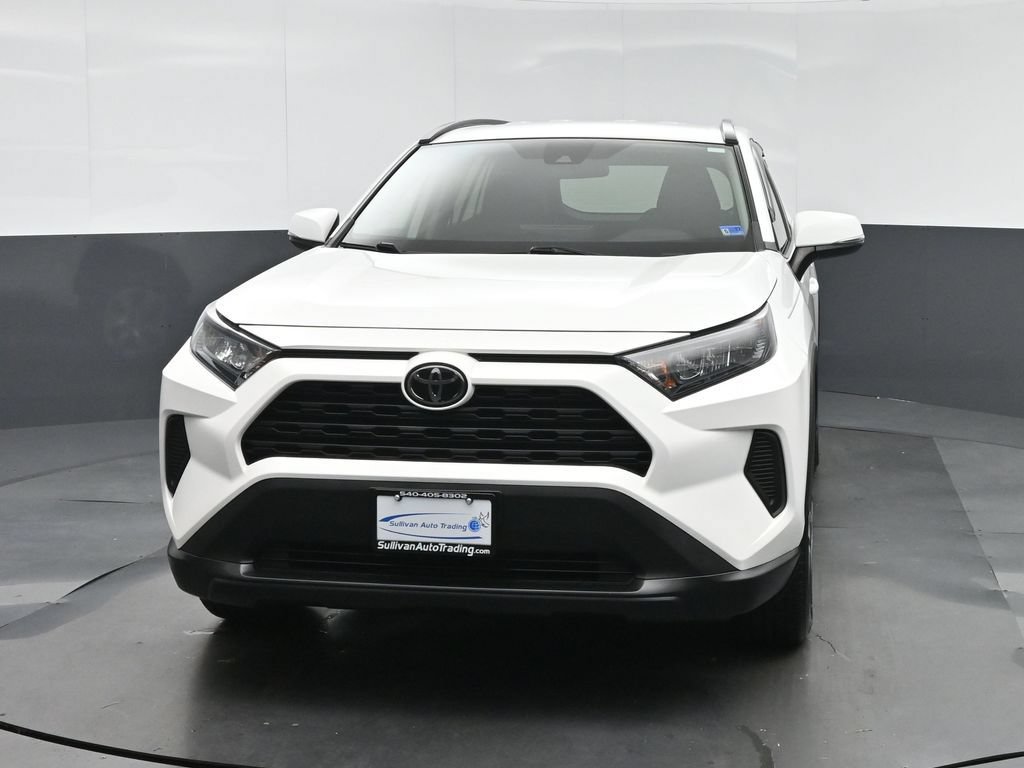 Used 2019 Toyota RAV4 LE FWD image 2