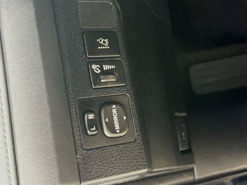 Used 2017 Toyota RAV4 LE FWD image 11