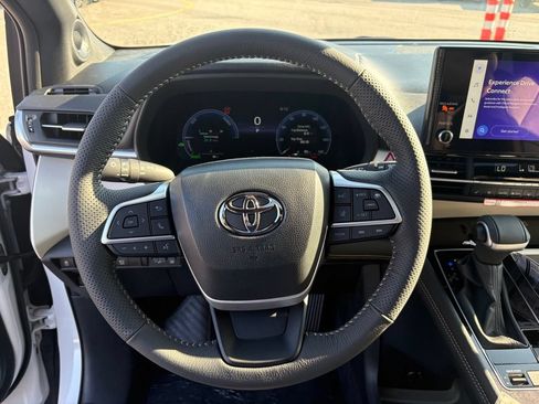 New 2026 Toyota Sienna Platinum AWD/4WD image 40