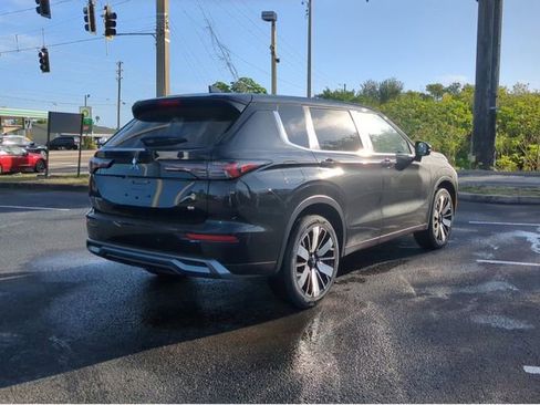 New 2026 Mitsubishi Outlander SE image 6