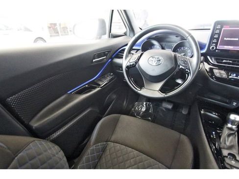 Used 2021 Toyota C-HR XLE FWD image 7