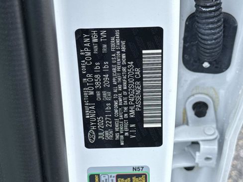 Certified 2025 Hyundai Elantra Limited FWD image 31