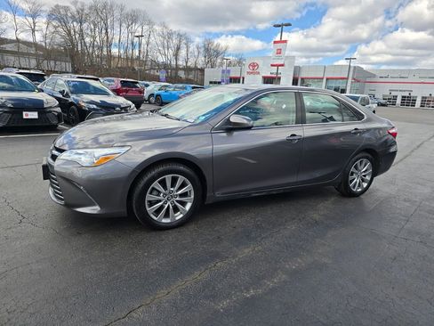 Used 2017 Toyota Camry XLE w/ Moonroof Package image 3