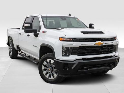 Used 2025 Chevrolet Silverado 2500 Custom w/ Custom Value Package AWD/4WD image 2