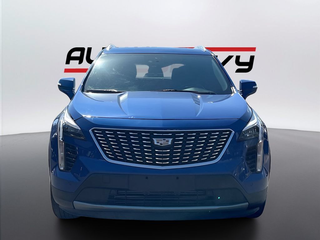 Used 2022 Cadillac XT4 Premium Luxury w/ Safety Alert Package FWD image 2