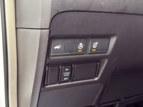 Used 2022 Nissan Armada Platinum image 13