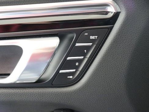 Used 2025 Porsche Macan image 30