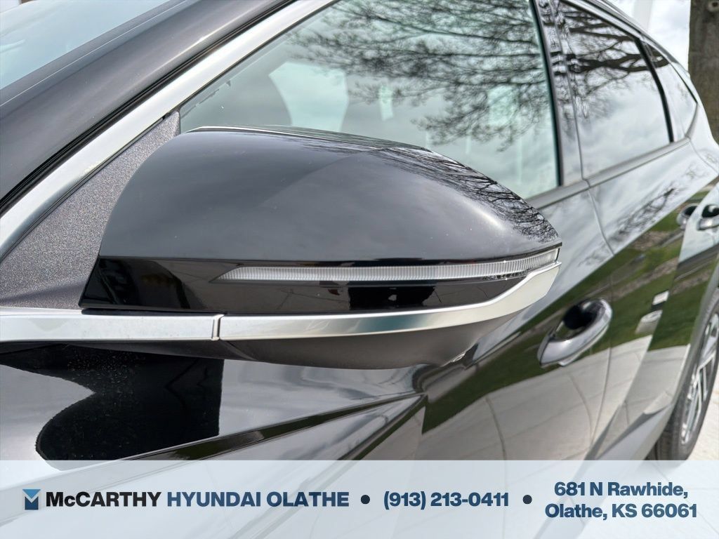 Used 2025 Hyundai Tucson Limited AWD/4WD image 22