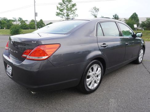 Used 2010 Toyota Avalon XLS FWD image 7