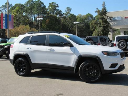 Used 2022 Jeep Cherokee Latitude w/ Sun & Sound Group image 2