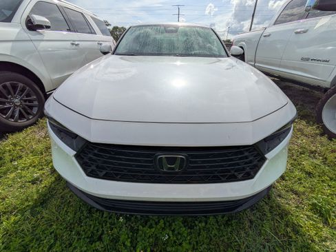 Used 2023 Honda Accord Touring image 3