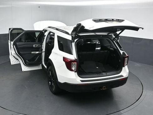Certified 2022 Ford Explorer XLT w/ Equipment Group 202A AWD/4WD image 58