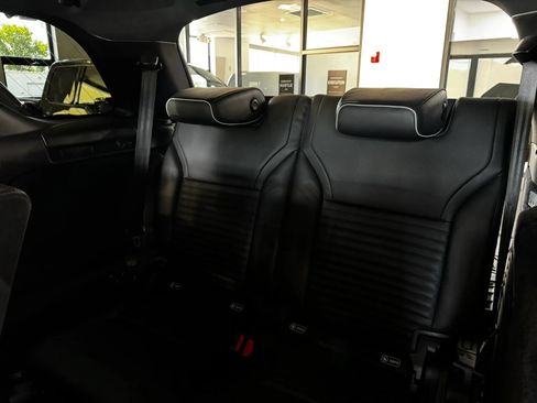 Used 2018 Land Rover Discovery HSE Luxury AWD/4WD image 24