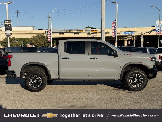 Used 2025 Chevrolet Silverado 1500 ZR2 w/ Technology Package AWD/4WD image 3
