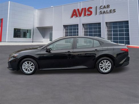 Used 2025 Toyota Camry LE image 11