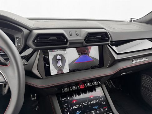 Used 2025 Lamborghini Urus SE AWD/4WD image 30