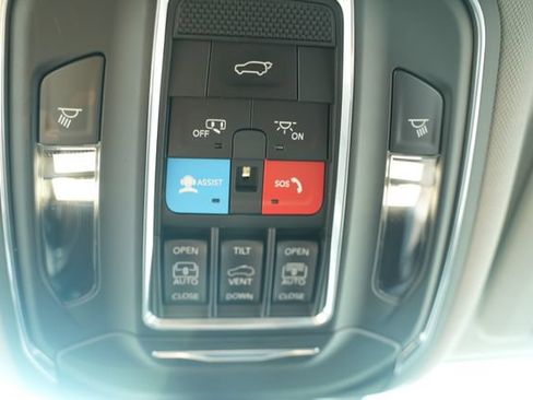 Used 2023 Jeep Grand Cherokee L Limited AWD/4WD image 39