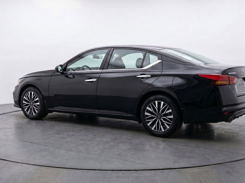 Used 2025 Nissan Altima 2.5 SV FWD image 6