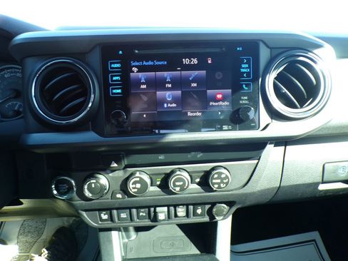 Used 2019 Toyota Tacoma TRD Sport image 27