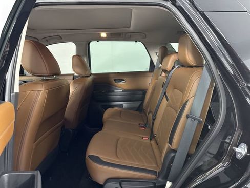 Used 2023 Nissan Pathfinder Platinum w/ Cargo Package image 13