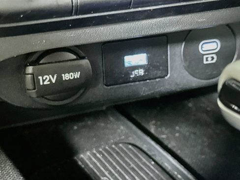 Used 2025 Hyundai Elantra SEL FWD image 32