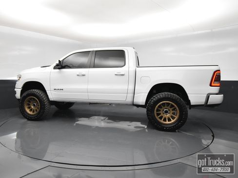 Used 2024 RAM 1500 Laramie AWD/4WD image 3