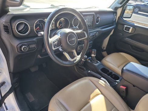 Used 2018 Jeep Wrangler Unlimited Sahara image 20