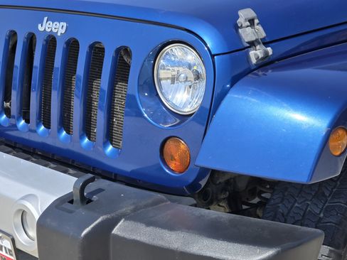 Used 2010 Jeep Wrangler Unlimited Sahara w/ Dual Top Group AWD/4WD image 27