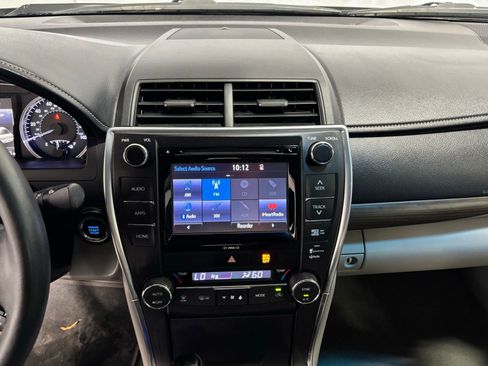 Used 2016 Toyota Camry image 24