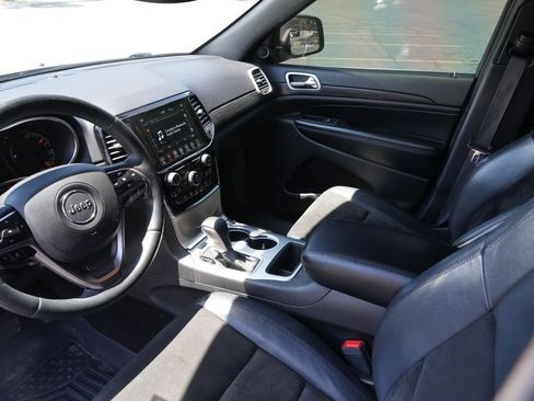 Used 2019 Jeep Grand Cherokee Altitude AWD/4WD image 9