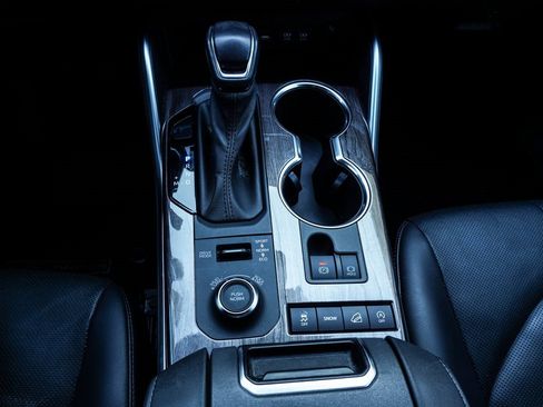 Used 2020 Toyota Highlander Platinum image 17