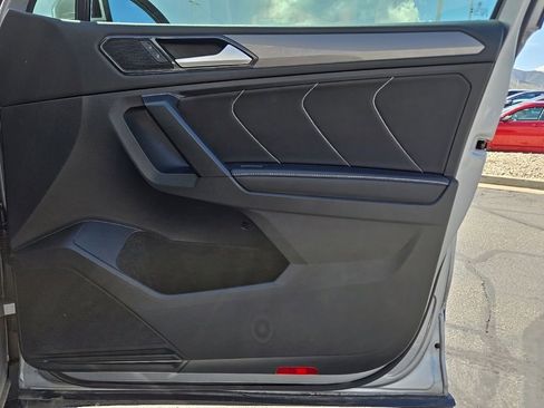Used 2023 Volkswagen Tiguan SE w/ Panoramic Sunroof Package FWD image 46
