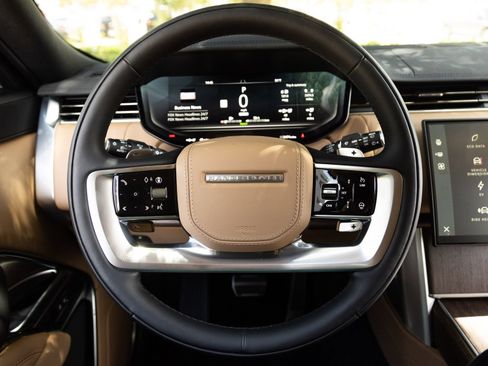 Used 2026 Land Rover Range Rover SE AWD/4WD image 13