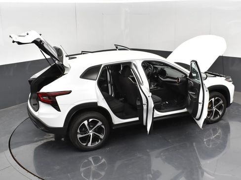 Used 2024 Chevrolet Trax RS FWD image 32