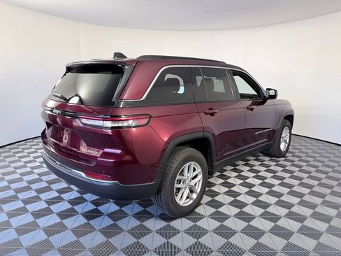 Used 2025 Jeep Grand Cherokee Laredo X image 6