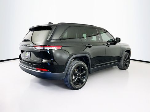 Used 2023 Jeep Grand Cherokee Limited w/ Black Appearance Package image 9