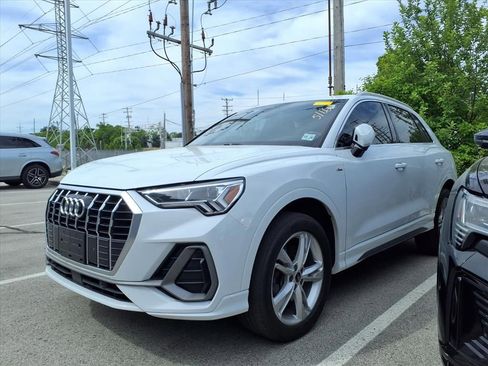 Used 2024 Audi Q3 2.0T Premium Plus w/ Premium Plus Package AWD/4WD image 3