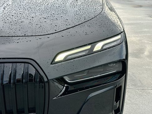 Certified 2024 BMW 740i RWD image 31