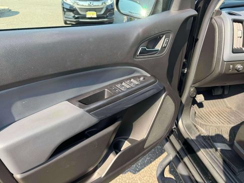 Used 2019 Chevrolet Colorado Z71 w/ Z71 Midnight Edition AWD/4WD image 18