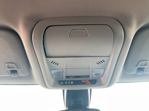 Used 2025 Chevrolet Blazer LT FWD image 17