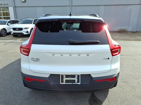 Used 2021 Volvo XC40 T5 R-Design w/ Climate Package image 4