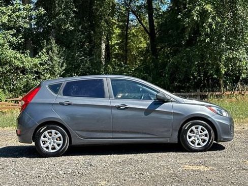 Used 2012 Hyundai Accent GS FWD image 9