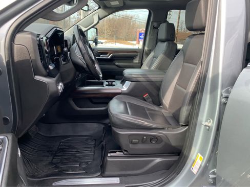 Used 2024 GMC Sierra 2500 SLT w/ SLT Premium Package image 10