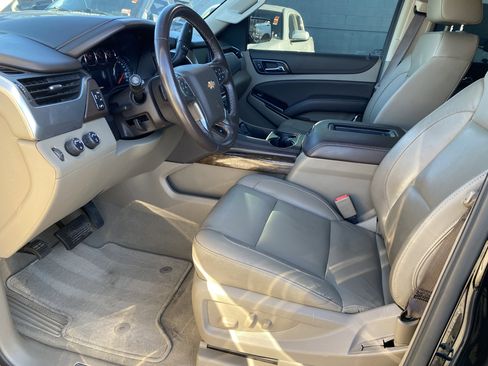 Used 2020 Chevrolet Suburban LT image 12