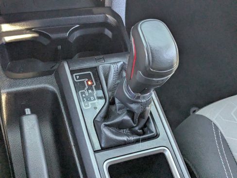 Used 2021 Toyota Tacoma TRD Sport w/ Technology Package image 25