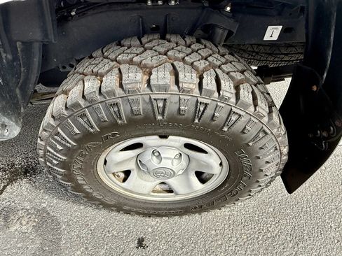 Used 2019 Toyota Tacoma SR RWD image 21