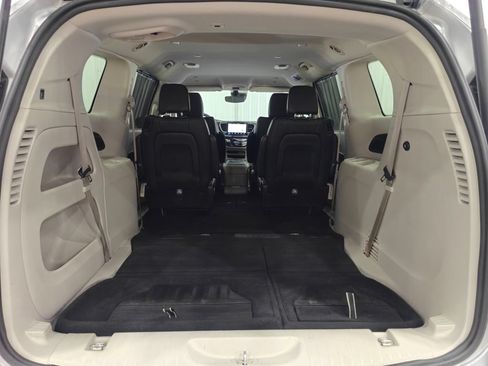 Used 2024 Chrysler Pacifica Touring-L FWD image 31