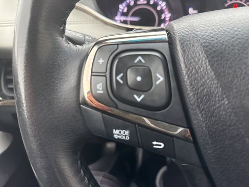 Used 2016 Toyota Avalon XLE image 22