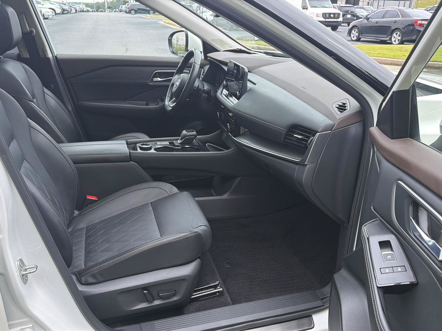 Used 2023 Nissan Rogue Platinum w/ Platinum Premium Package AWD/4WD image 14